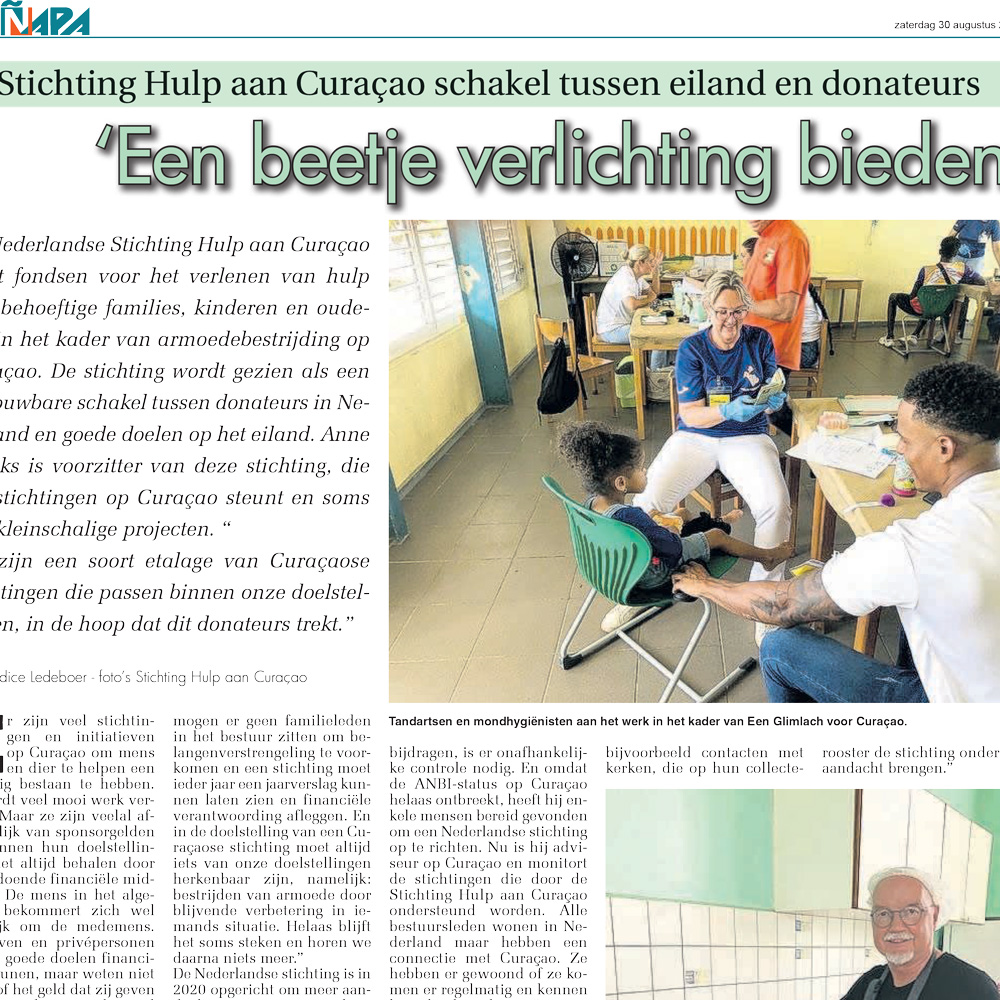 Close up van het artikel "Stichting Hulp aan Curaçao schakel tussen eiland en donateurs" in Ñapa / Amigoe - aug 2025